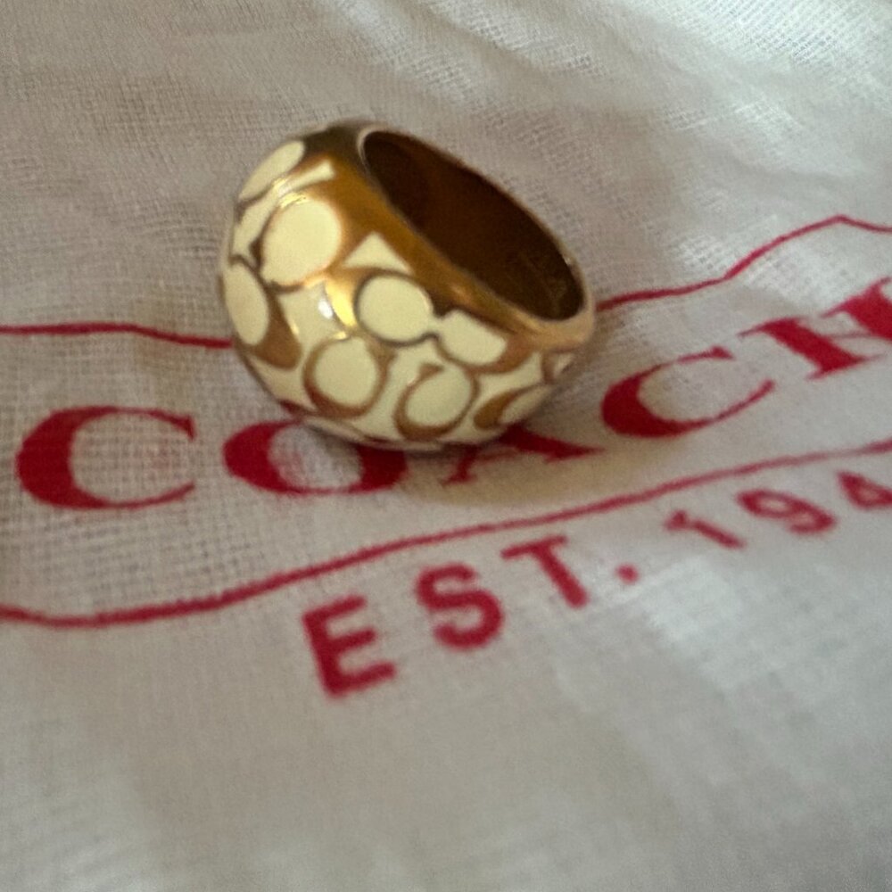 Y2K Coach Women's Cream & Gold Finger Ring Signature C Logo - SZ 7 - RARE NWOT